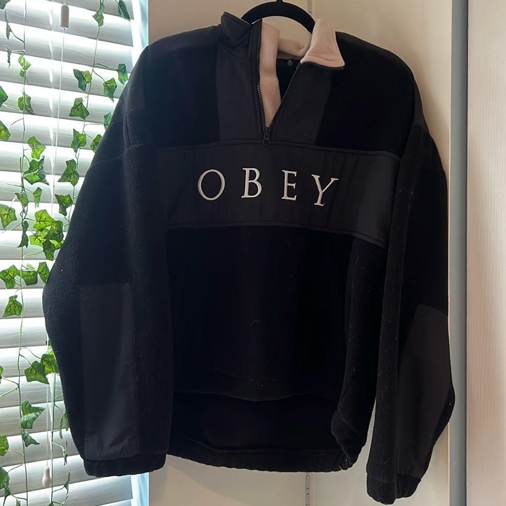 Women’s fleece obey jacket